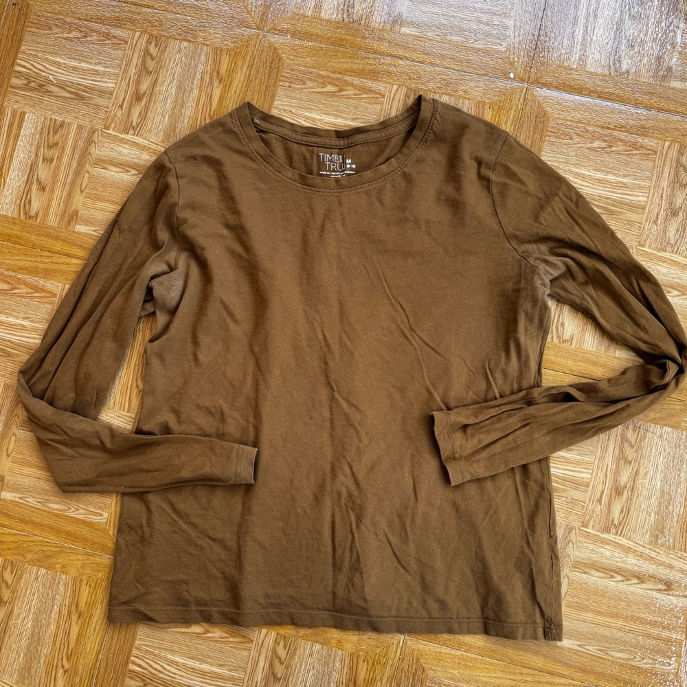 Basic brown long sleeve tee size medium women’s